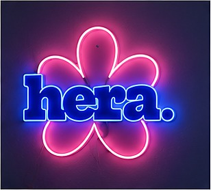 Letreiro neon hera.